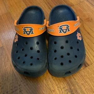 Size 12 kids auburn crocs
